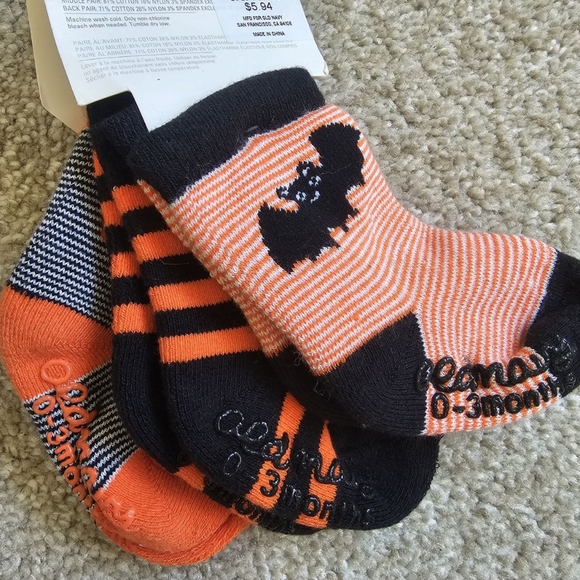 Kids Socks Old Navy 2 packs 6 pairs
3 pairs 18 - 24 months
3pairs 0-3 months - Picture 7 of 16